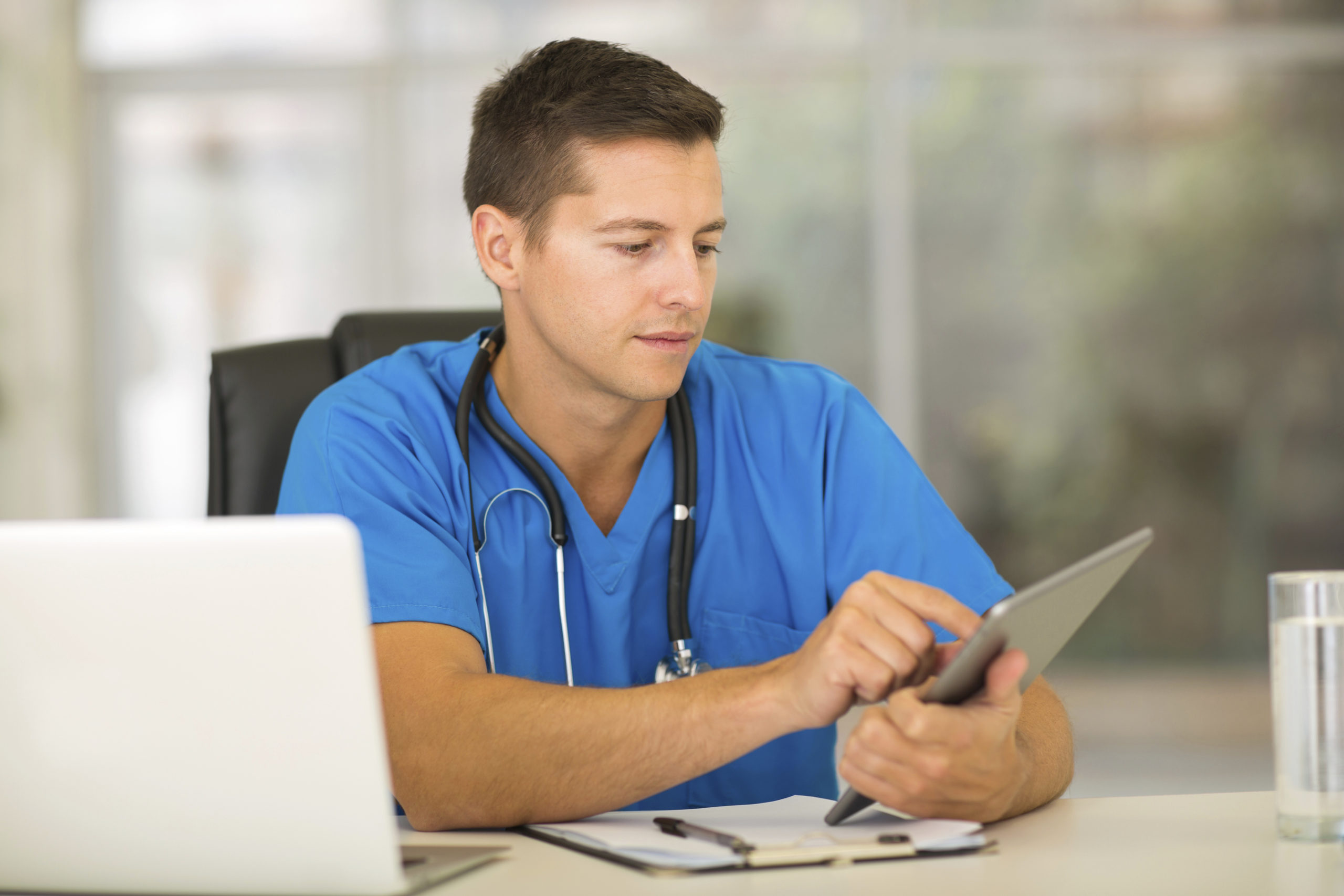 Assessing Medical Student Use of Electronic Health Records