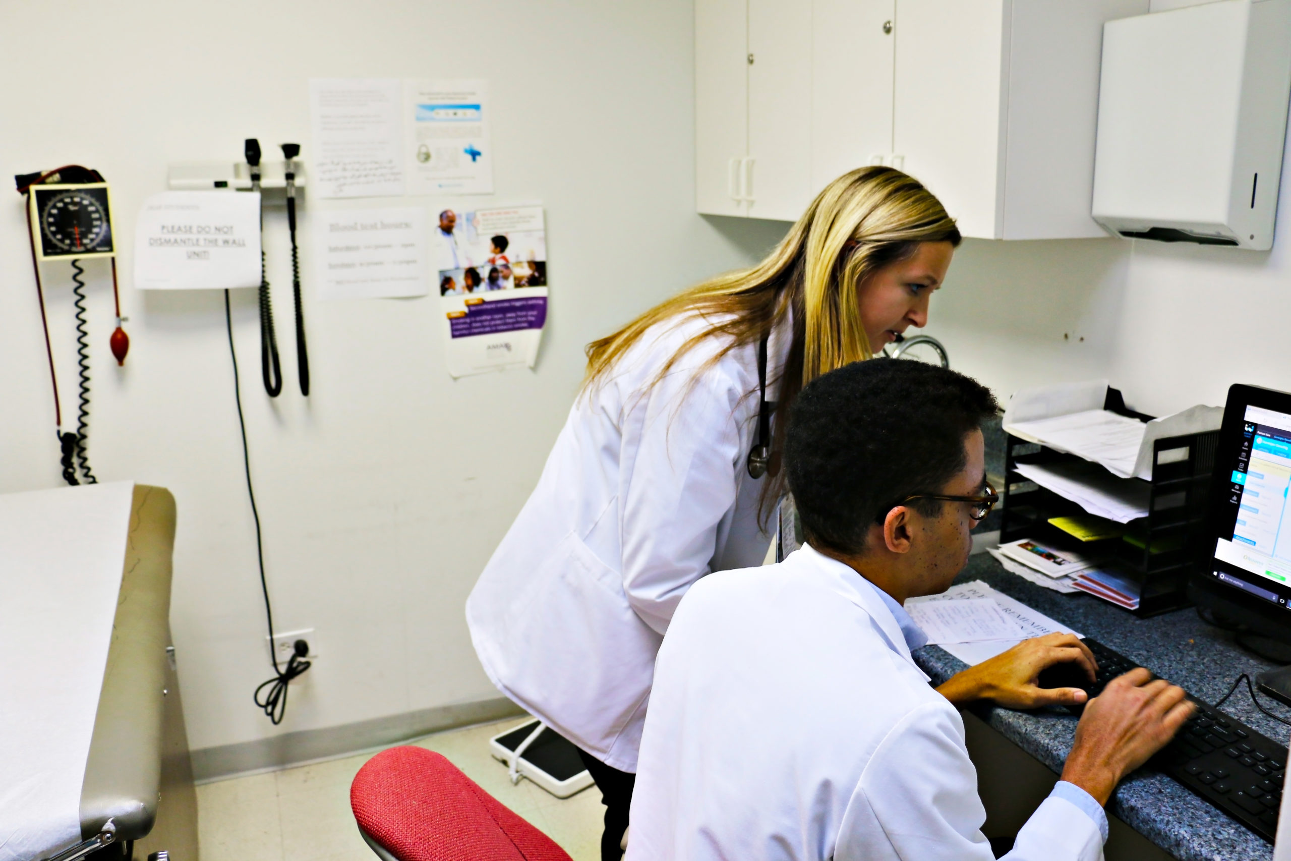 Medical Students and Physicians Volunteer Skills at Devon Clinic