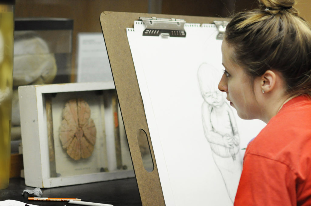 During “Drawing Inside a Jar: Drawing Anatomical Specimens,” students explore ethics, science and aesthetics. The course, taught by artist Riva Lehrer, combines drawing instruction and discussion surrounding the ethics of displaying human specimens in jars, labs and museums. “The drawing seminar has not only been a good opportunity to learn a new skill that is different from what I would typically use in medical school, but has also challenged my thinking about how we view the human body through a medical lens,” said Arleen Li, a first-year medical student.