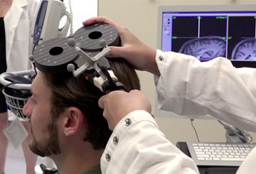 Brain stimulation boosts memory replay, accuracy